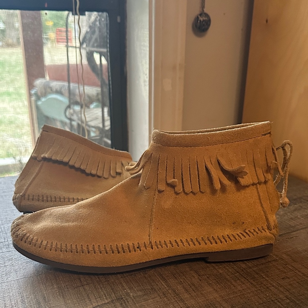 Minnetonka Tan Suede Moccasins